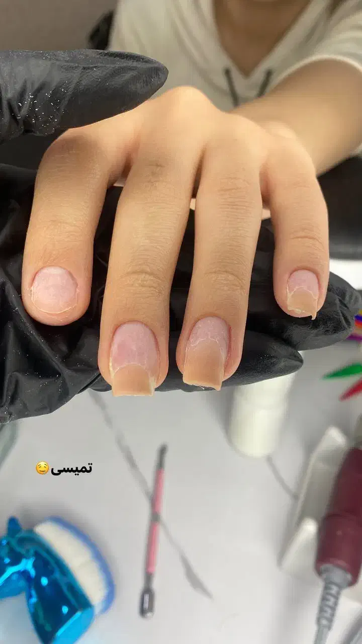 تخفیف کاشت ناخن|خدمات آرایشگری و زیبایی|شیراز, محراب|دیوار
