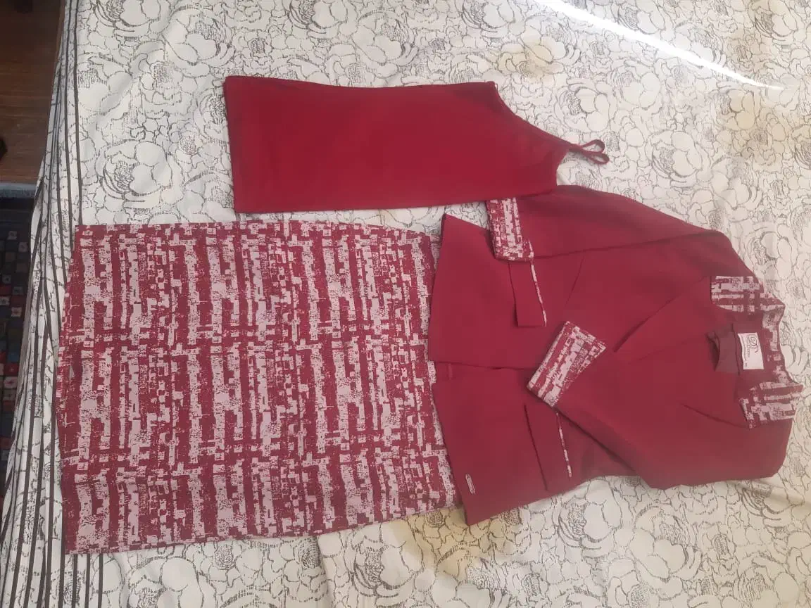 کت ودامن نو عنابی|لباس|اندیشه, اندیشه فاز ۱|دیوار