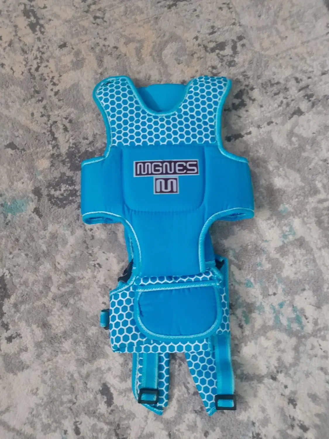 آغوش بچه|اسباب‌بازی بچه|تربت جام, جامی|دیوار