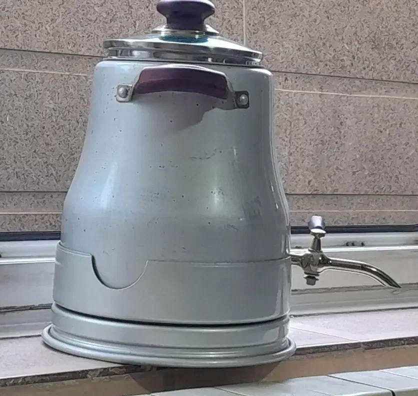 کتری شیر دار .کاملا سالم|قوری، کتری، قهوهساز دستی|دورود, |دیوار