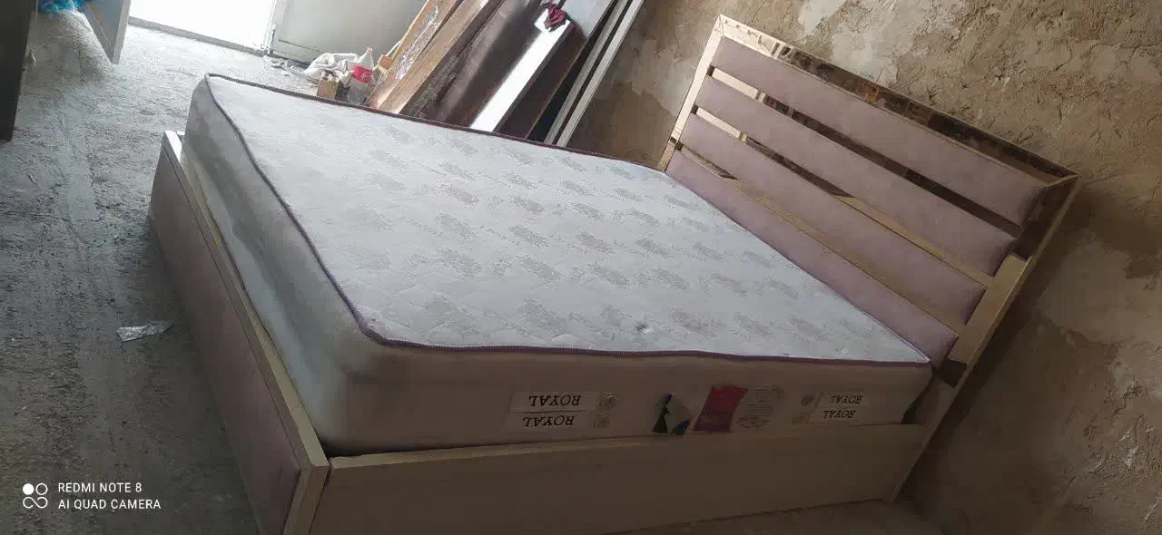 تخت خواب دونفره همراه تشک کاشمر|تخت و سرویس خواب|کاشمر, |دیوار