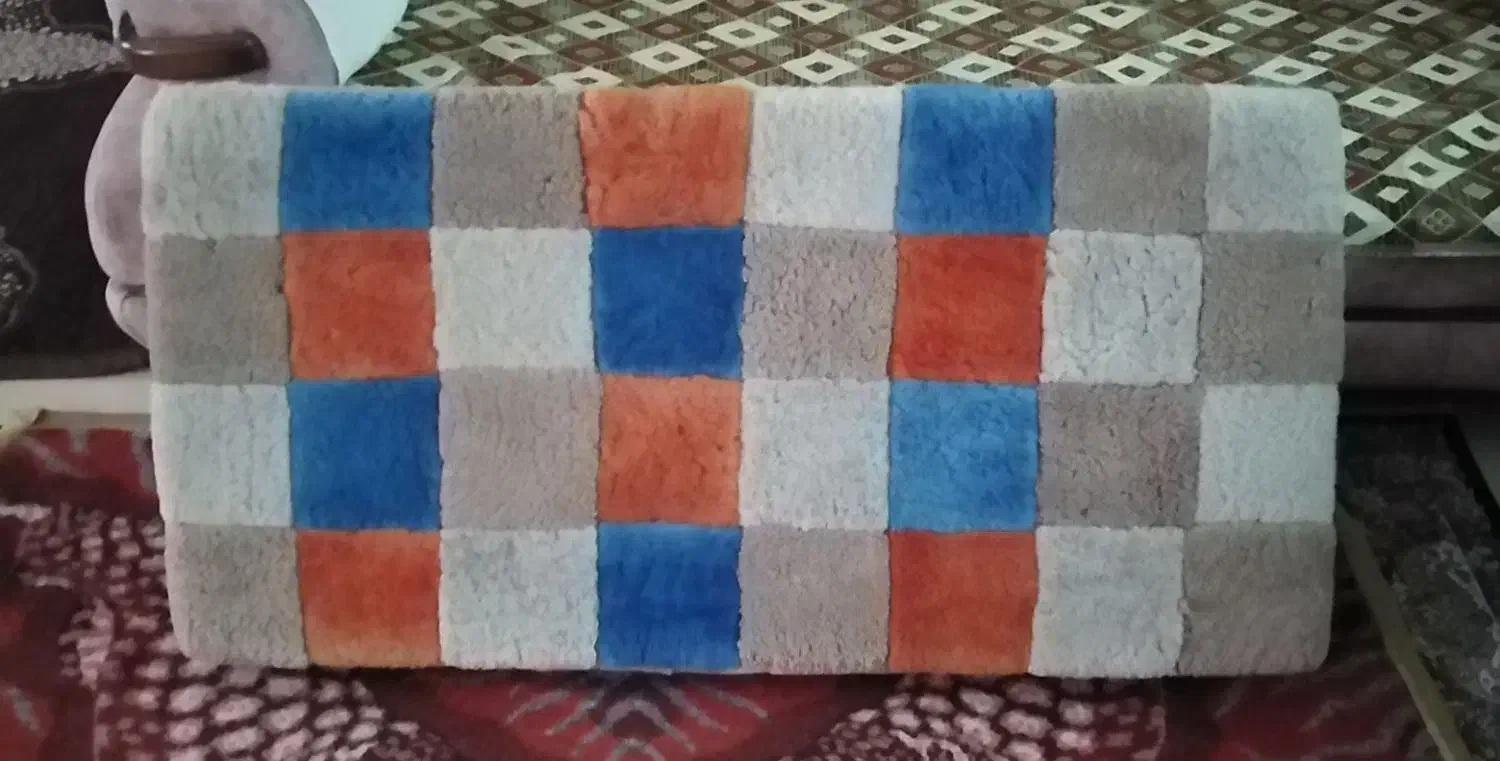 پشتی قدیمی اسفنجی با روکش پوست آهو|پشتی|تبریز, |دیوار