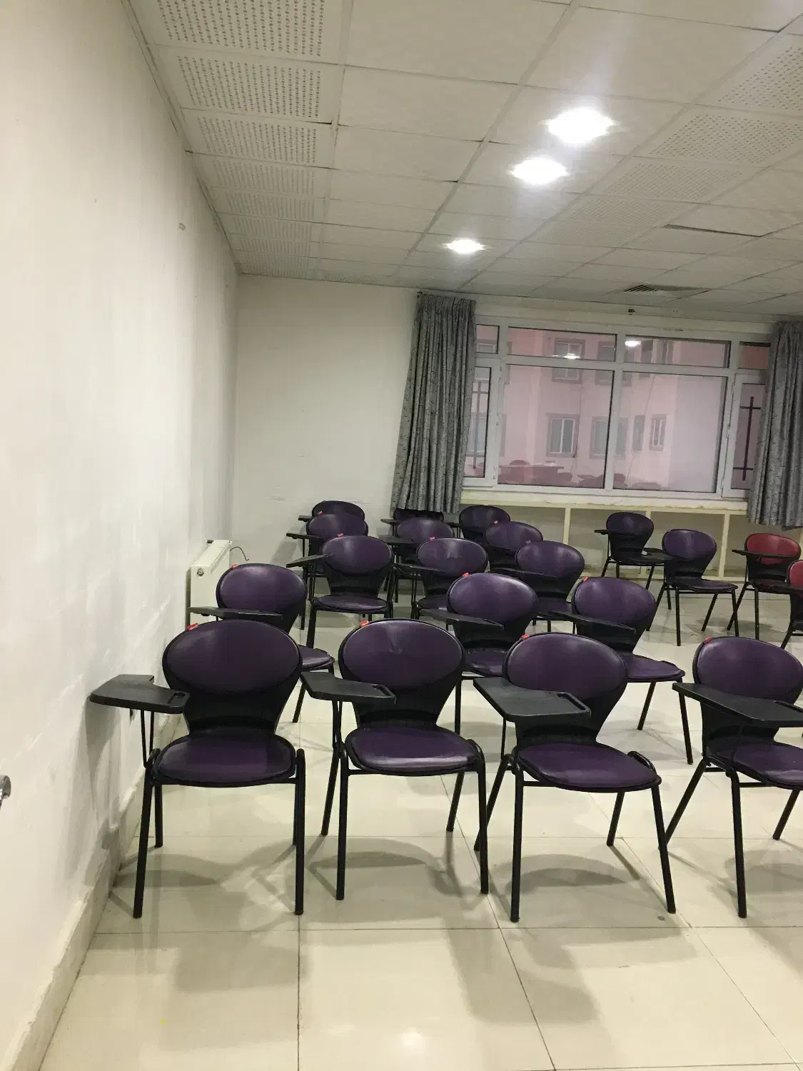 اجاره ی کلاس آموزشی|اجارهٔ کوتاه‌مدت دفتر کار و فضای آموزشی|قزوین, |دیوار