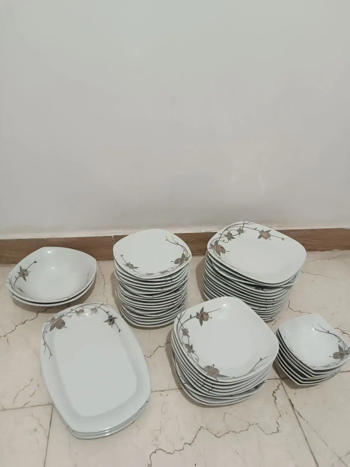 چینی ۱۸ نفره|ظروف سرو و پذیرایی|اسلامشهر, شهرک سعیدیه|دیوار