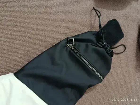 کاپشن|لباس|گرگان, |دیوار