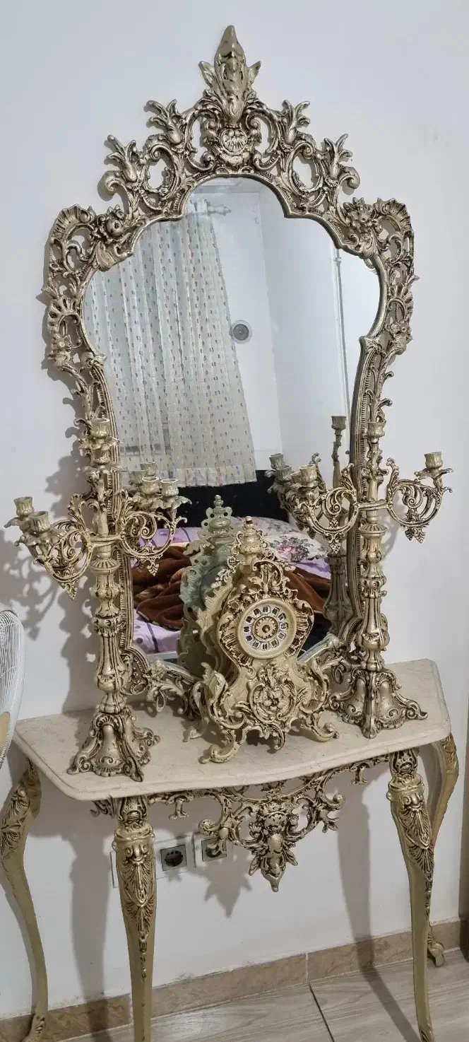 آیینه و شمعدان فلزی(برنج نیست)|آینه|رشت, کوی قدس|دیوار