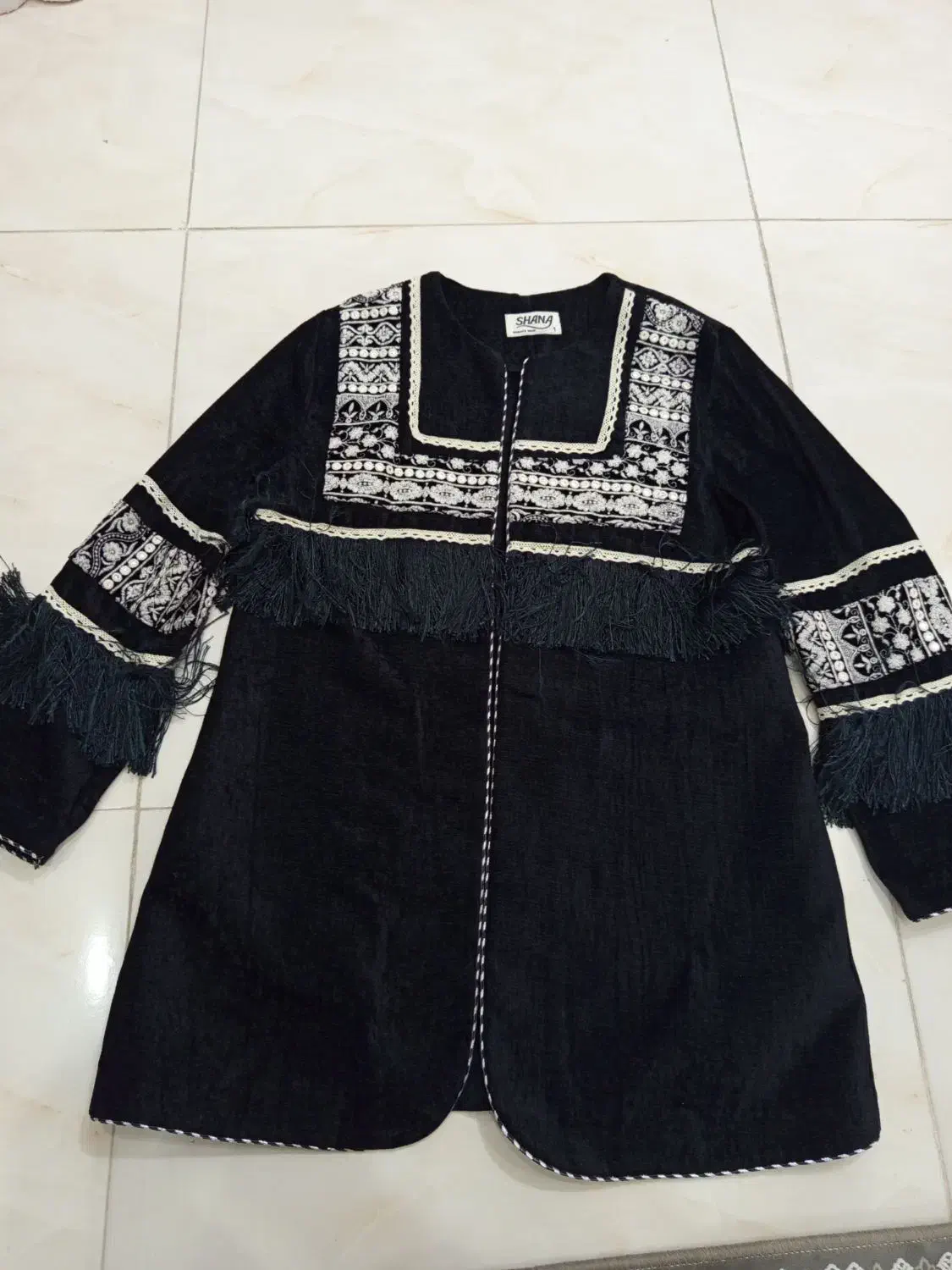 کت مخمل|لباس|مشکین‌دشت, |دیوار