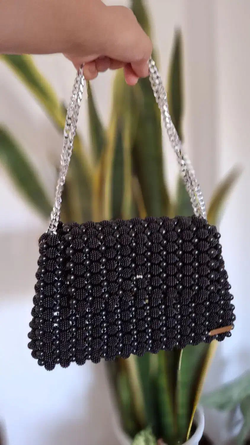 کیف مرواریدی|کیف، کفش، کمربند|رشت, امین الضرب|دیوار