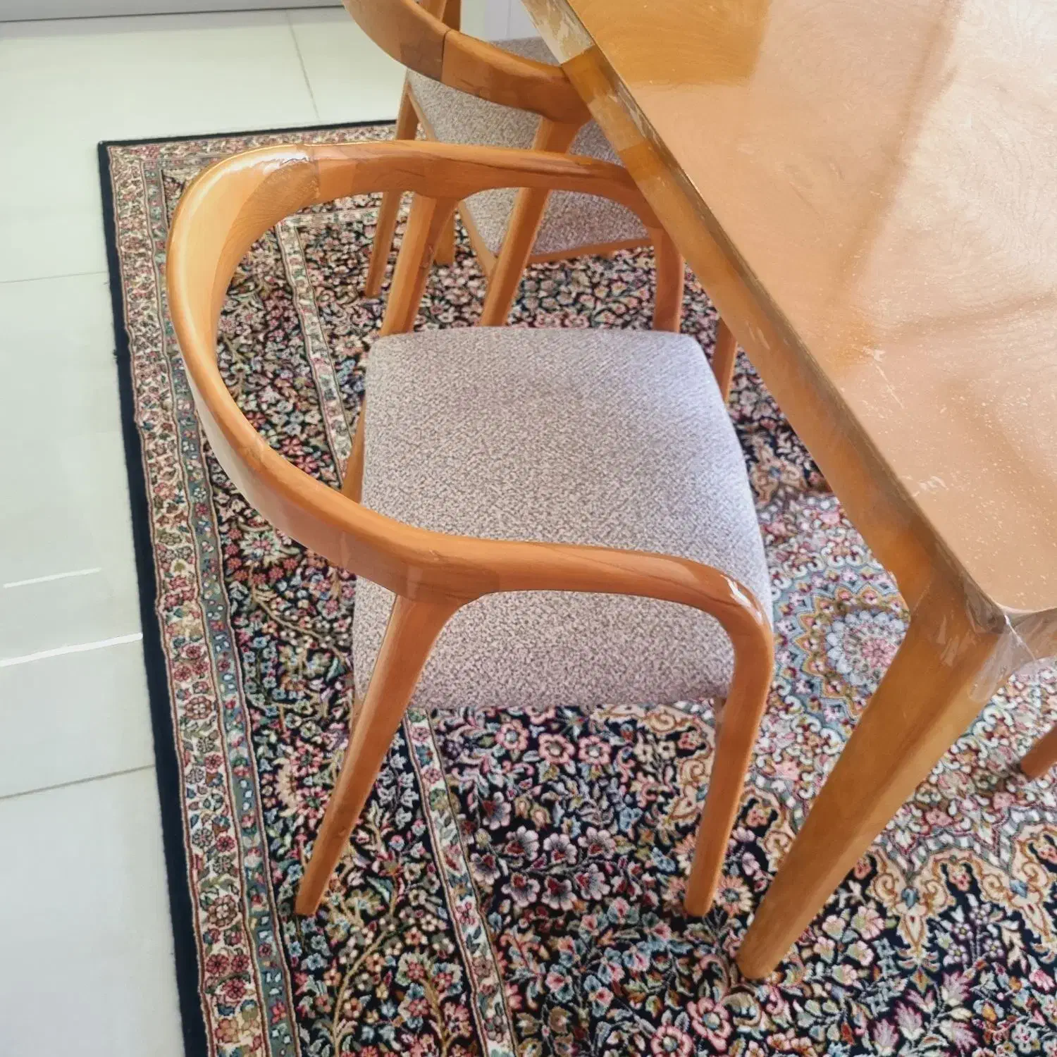 نهار خوری|میز و صندلی غذاخوری|شهرکرد, |دیوار