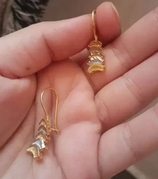 گوشواره نو تمیز|جواهرات|جم, |دیوار