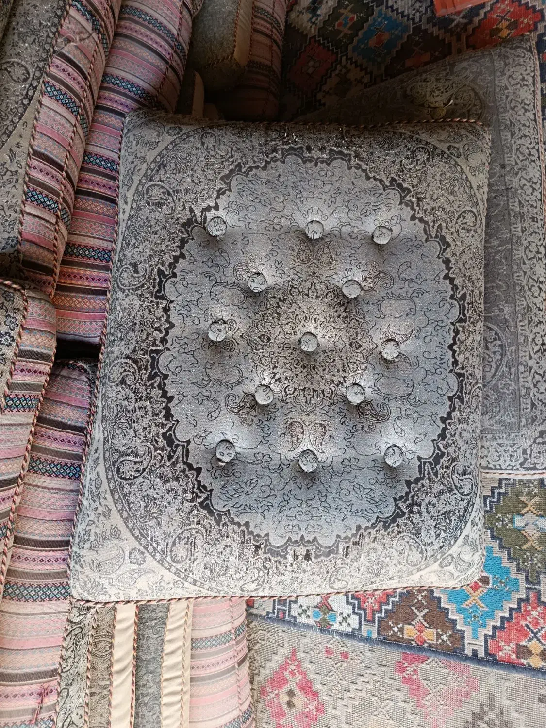 تعداد 30پشتی کار کرده با قیمت مناسب|پشتی|یزد, |دیوار