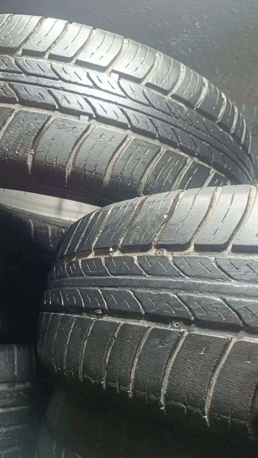 لاستیک 205پژویی ۱۴و ۱۸۵و|قطعات یدکی و لوازم جانبی|الوند, |دیوار