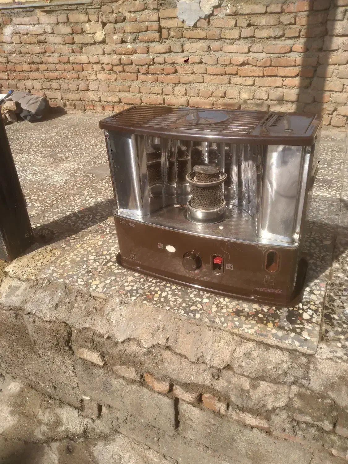 چراغ‌نفتی‌قدیمی|کلکسیون اشیاء عتیقه|شاهین دژ, |دیوار