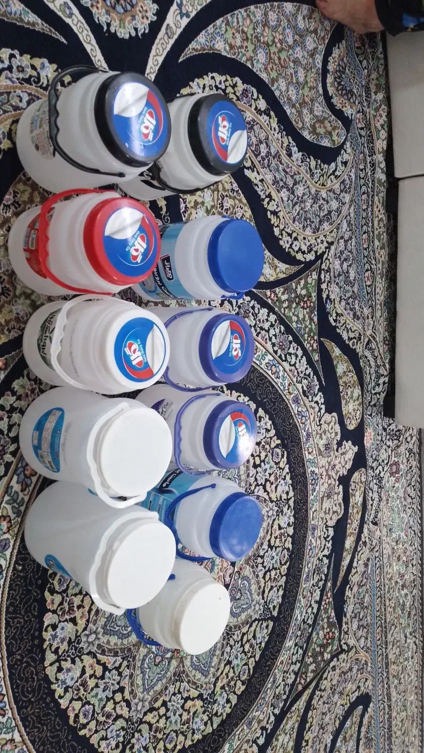 چند عدد دبه ماست پلاستیکی|ظروف نگهدارنده، پلاستیکی، یک‌بارمصرف|آمل, |دیوار