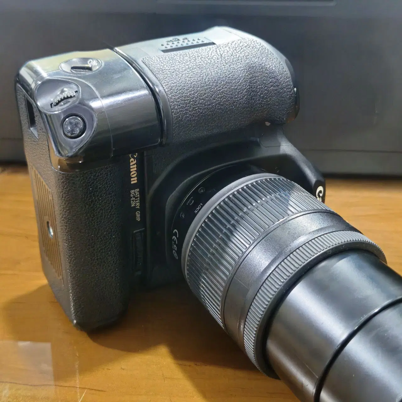 50d + 18 200 + Grip + 3 battry|دوربین عکاسی و فیلم‌برداری|قم, صفائیه|دیوار