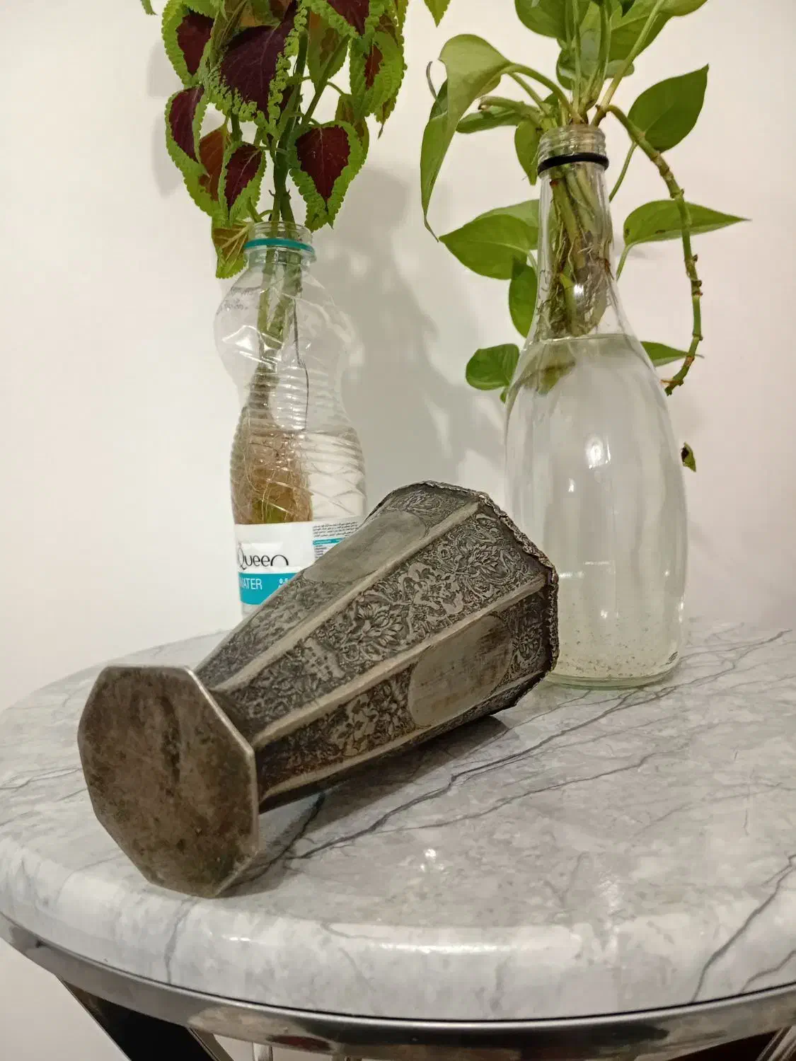 گلدان نقره قلمکاری .دوران قاجاری|کلکسیون اشیاء عتیقه|مهاباد (آذربایجان غربی), |دیوار