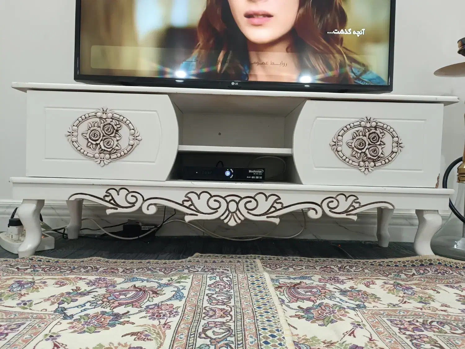 میز|تلفن رومیزی|زند, |دیوار