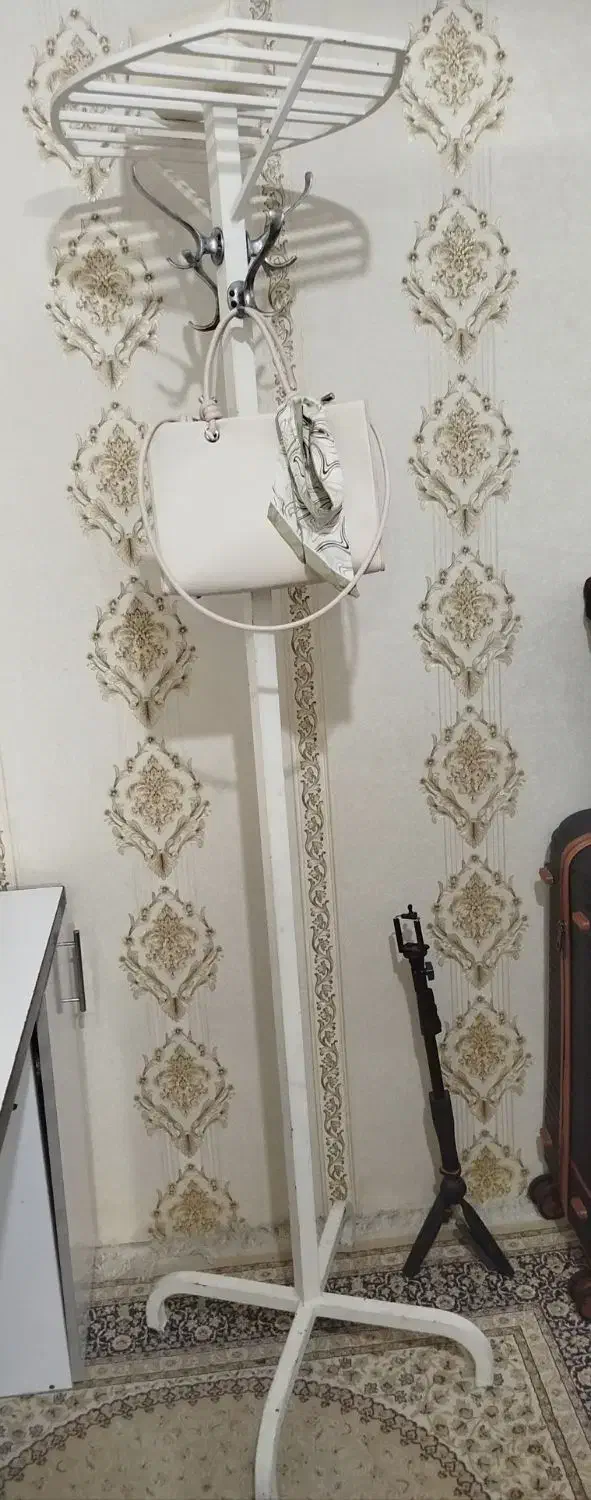 چوب لباسی سفید فلزی بسیار سبک و جدید|جاکفشی، کمد، دراور|مشهد, رسالت|دیوار