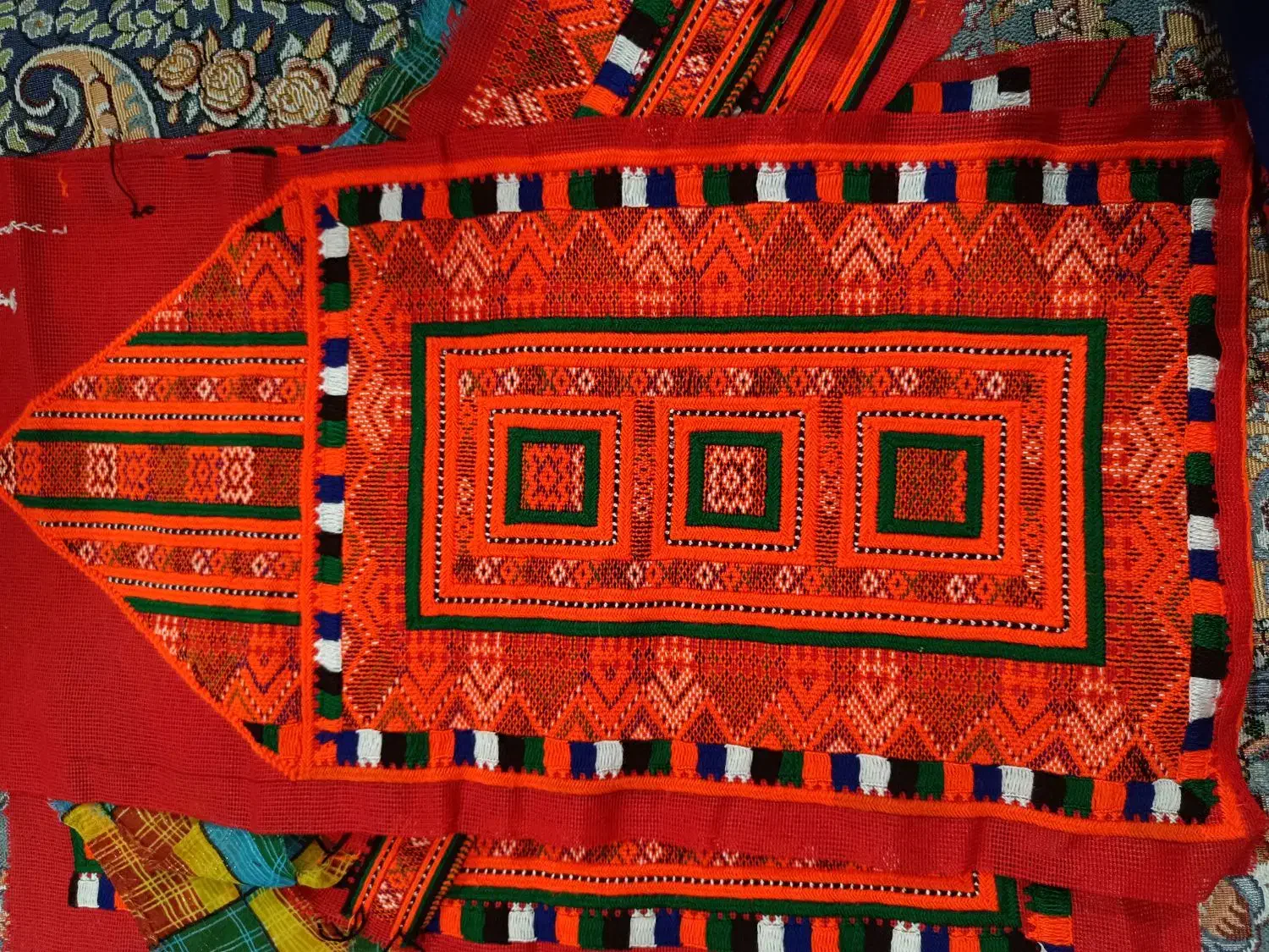 سلام گونی هستن|لباس|سراوان, |دیوار