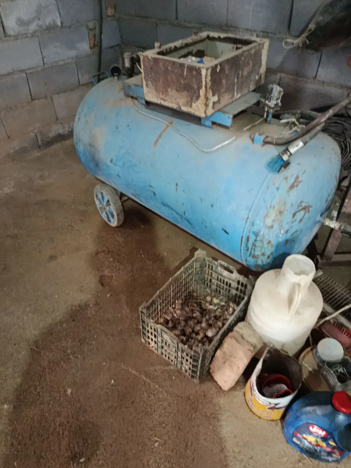 پمپ باد|ماشین‌آلات صنعتی|کبودرآهنگ, |دیوار