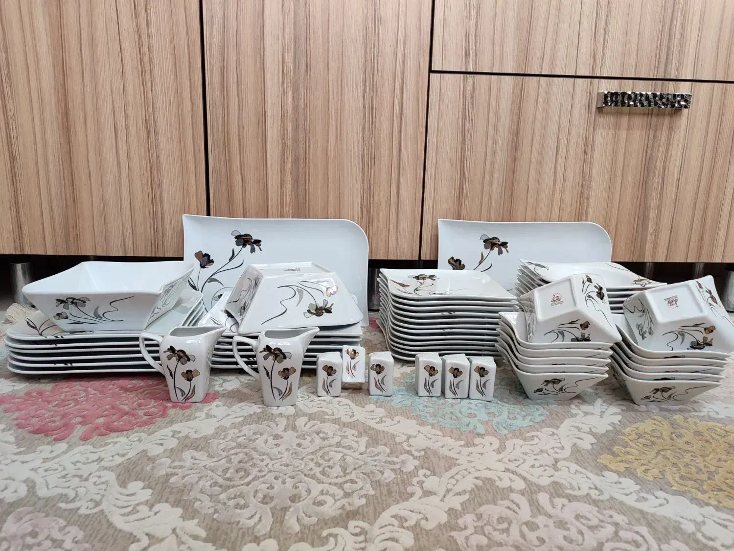 سرویس چینی پذیرایی ۱۲ نفره توس|ظروف سرو و پذیرایی|ری, شهادت|دیوار