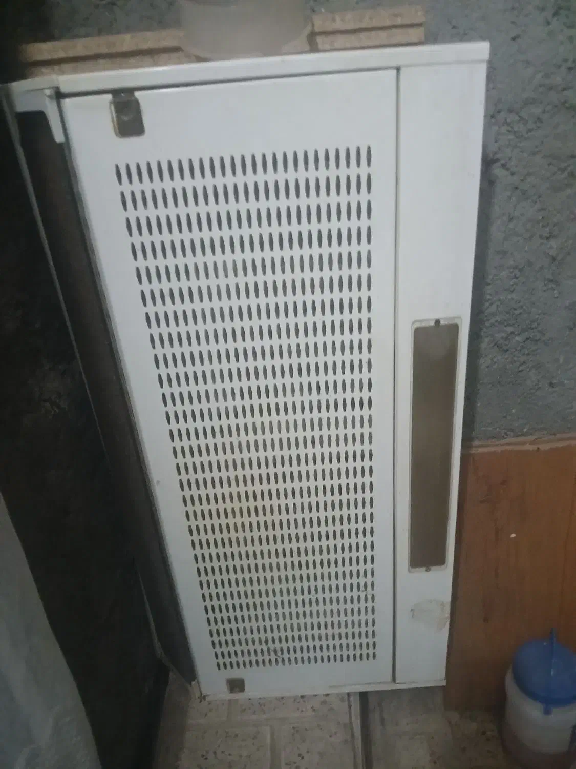 هود|هود|مشهد, کوشک مهدی|دیوار