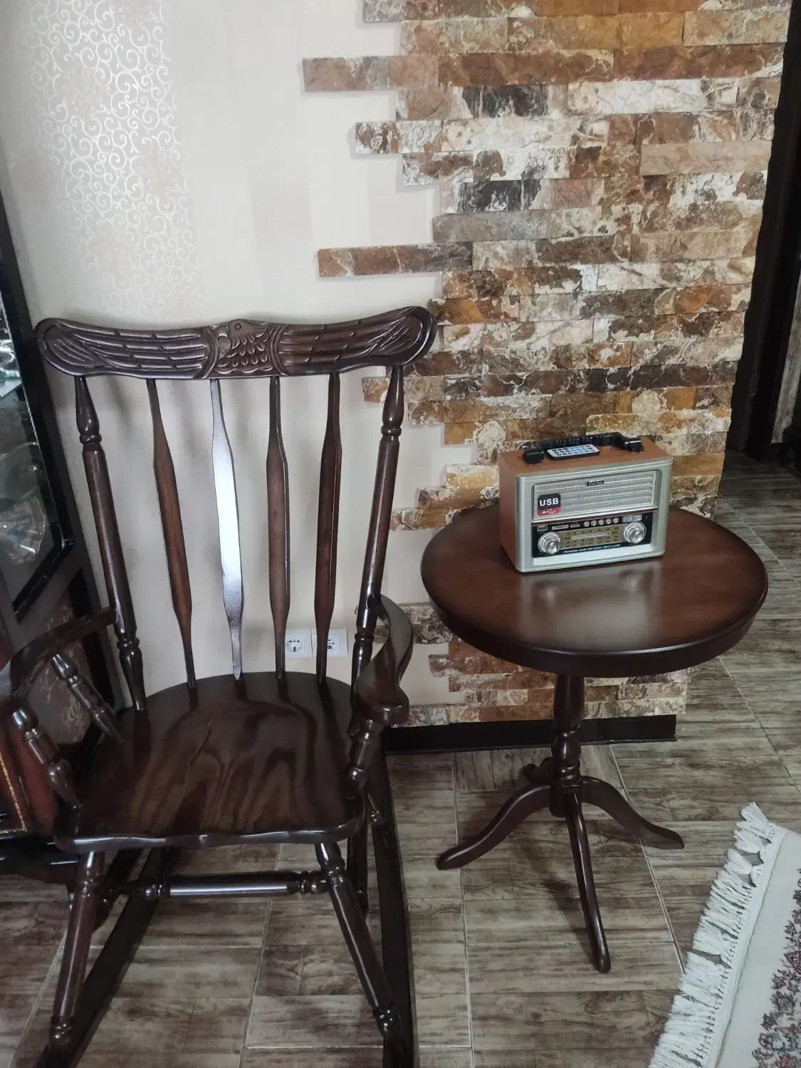 صندلی راک و میز خاطره|مبلمان خانگی و میز عسلی|همدان, |دیوار