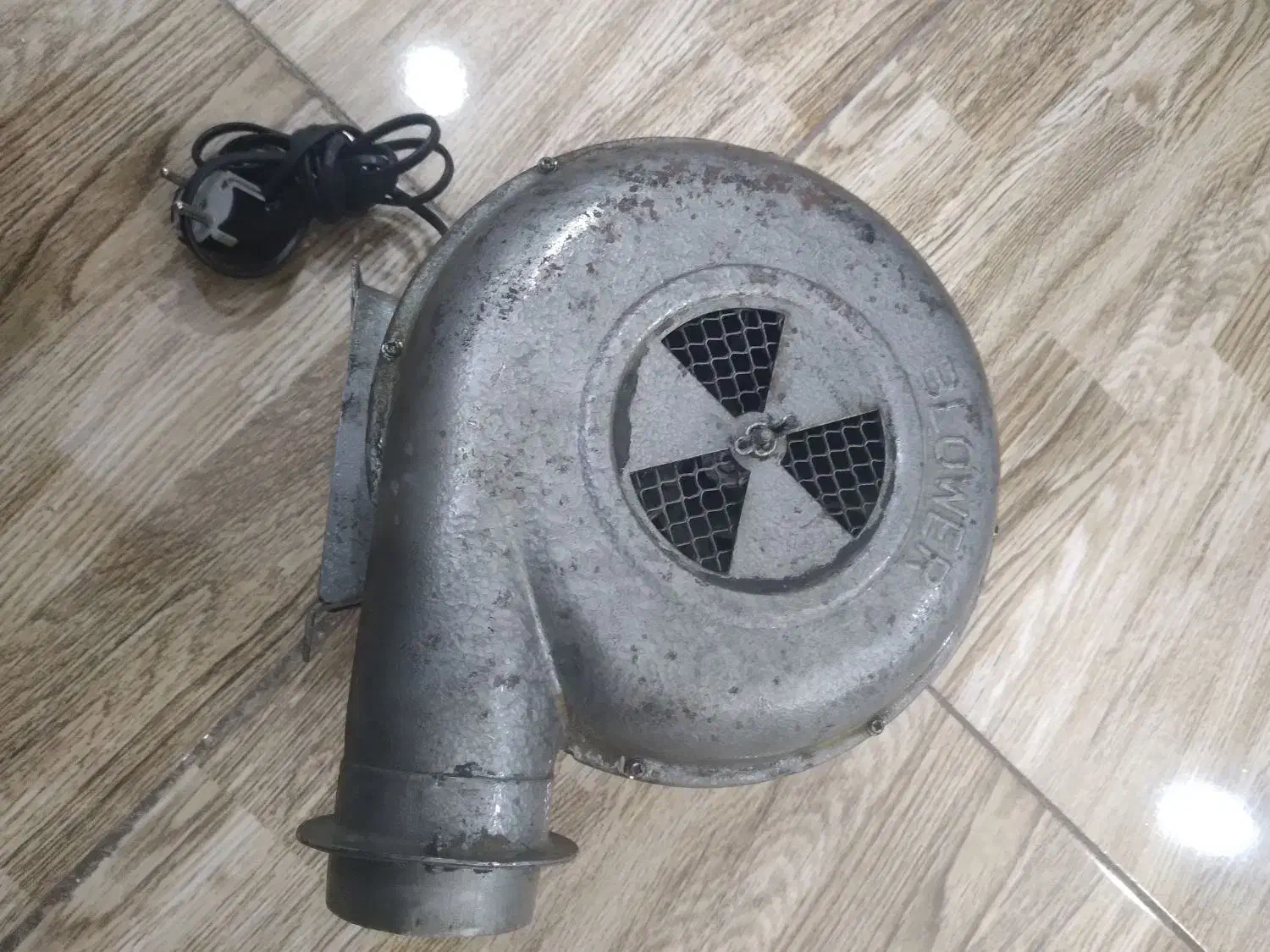 بولیوری  دمنده|پنکه و تصفیه‌کنندهٔ هوا|اصفهان, قهجاورستان|دیوار