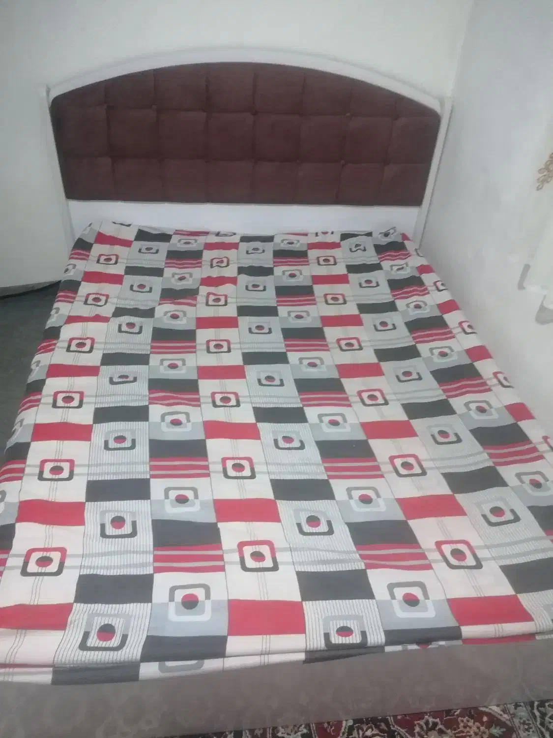 تخت خواب دو نفره بزرگ همراه با تشک|تخت و سرویس خواب|قائمشهر, |دیوار