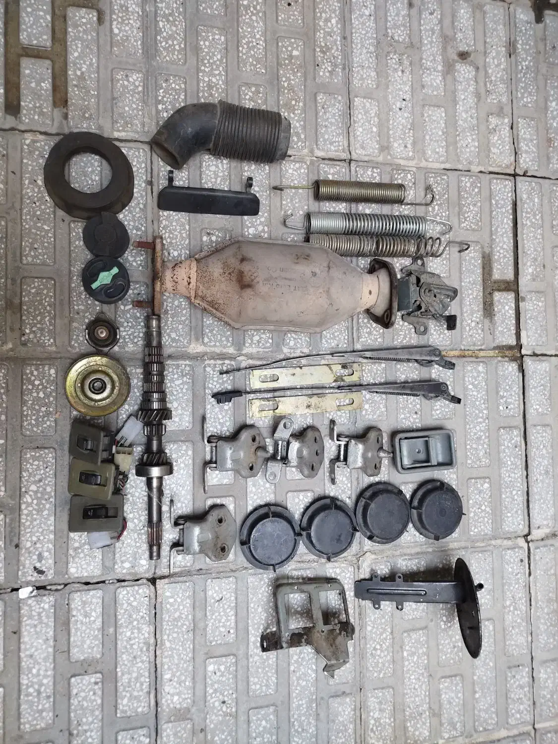 تعدادی وسایل پرایدبرف پاکن نیسان|قطعات یدکی و لوازم جانبی|کرمانشاه, |دیوار