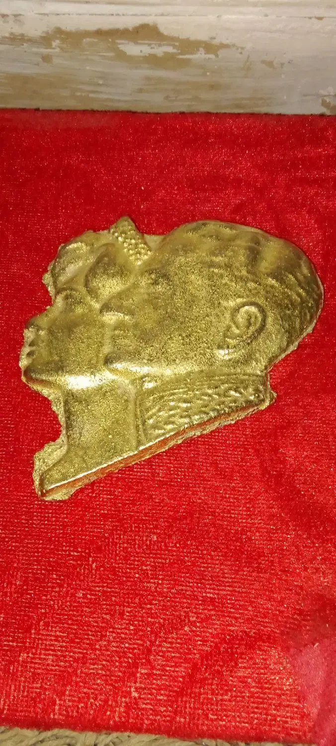 تندیس برنجی شاه و فرح|مجسمه، تندیس، ماکت|اراک, |دیوار