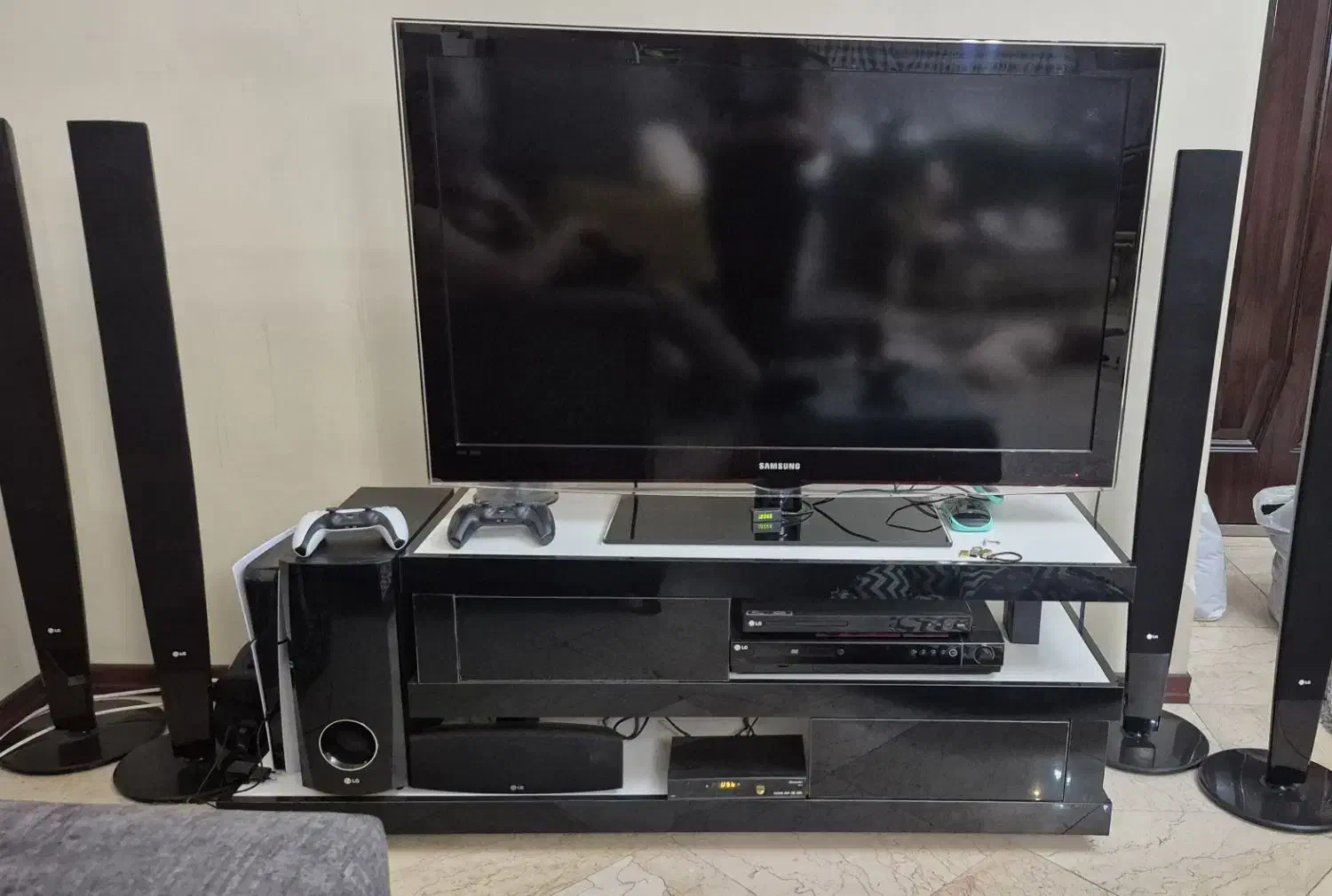 تلویزیون و میز و سینما خانگی|تلویزیون و پروژکتور|تهران, اوقاف|دیوار