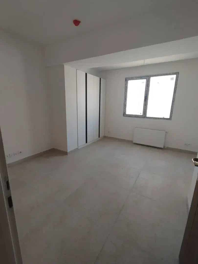 136 متری/دو خوابه/نوساز/چیتگر