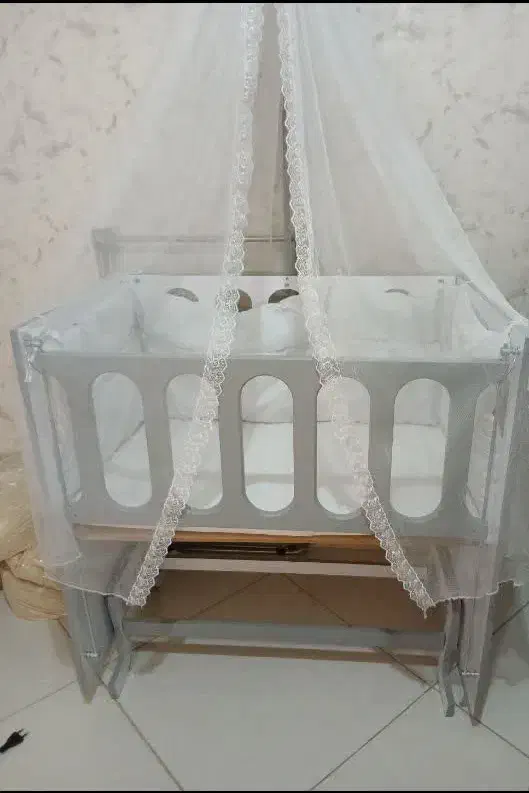 تخت کنار مادر.گهواره|تخت و صندلی بچه|اسلام‌شهر, شهرک واوان|دیوار