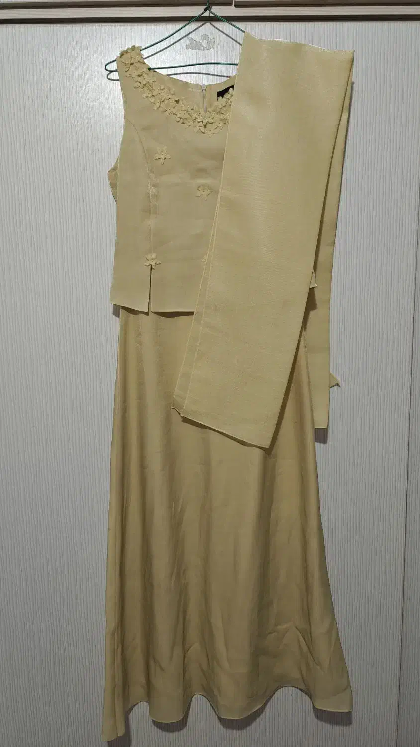 پیراهن مجلسی|لباس|پردیس, فاز ۳|دیوار