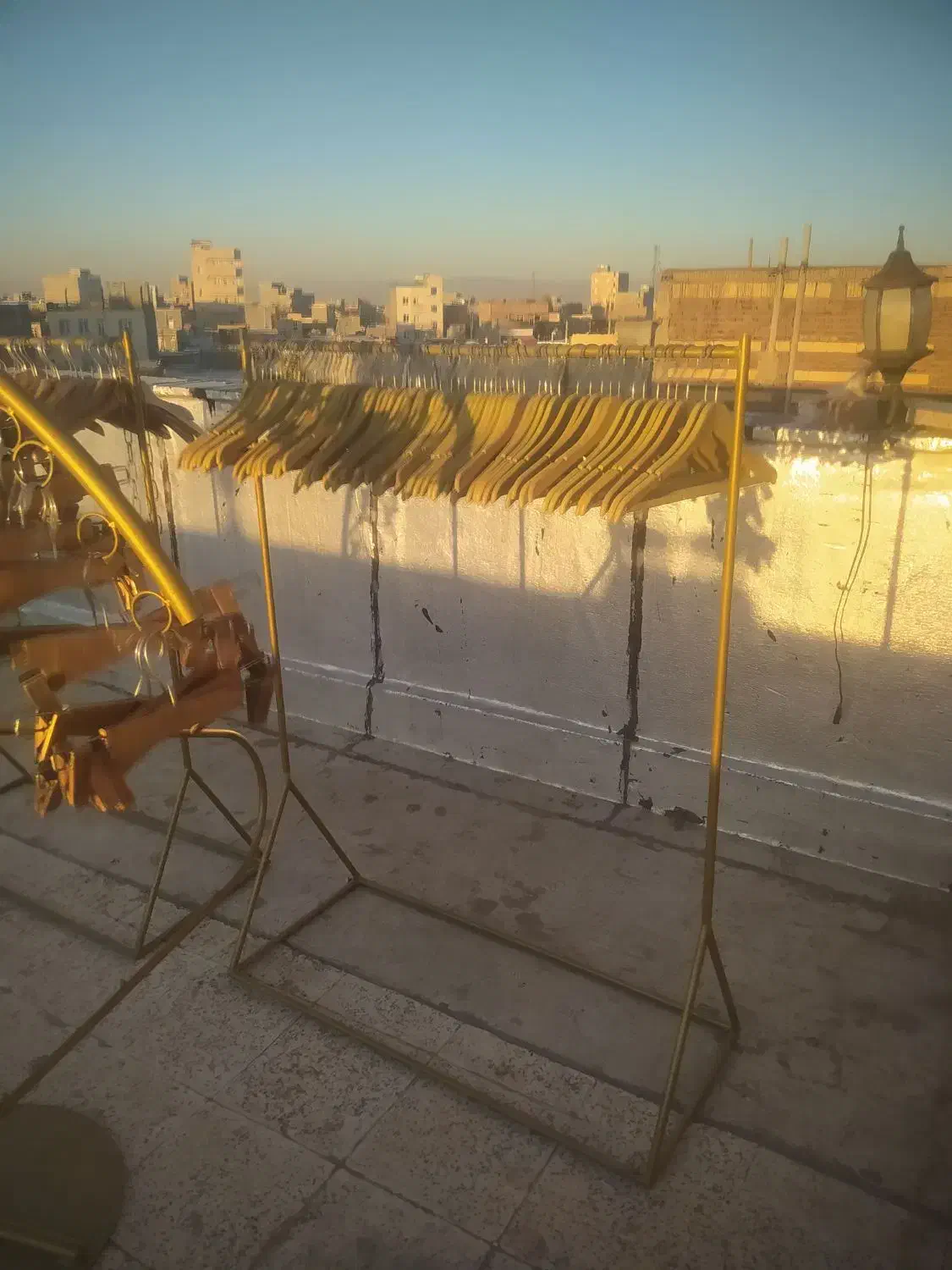 تعدادی رگال آویز چوب لباسی|حراج|اردبیل, |دیوار