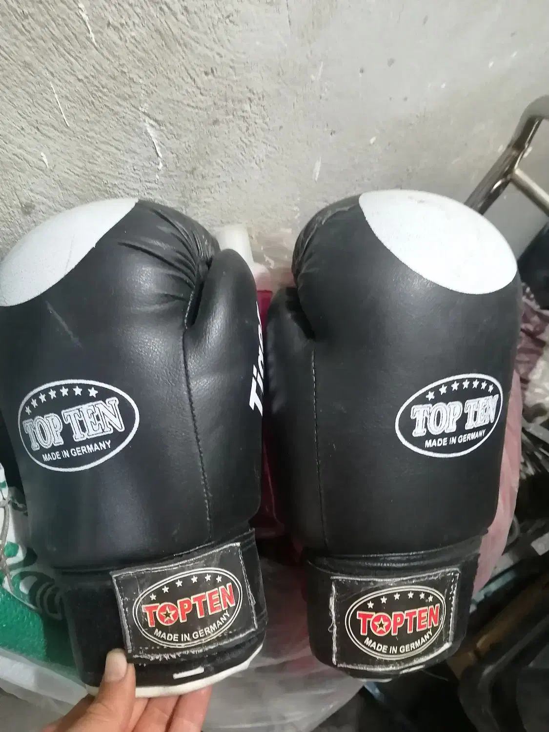 دستکش و کلاه و پابند ورزشی|تجهیزات ورزشی|شیراز, ارم|دیوار