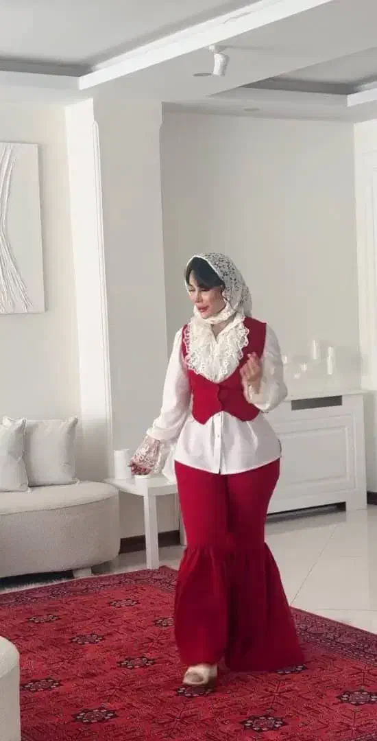 لباس زنانه|لباس|صومعه‌سرا, |دیوار