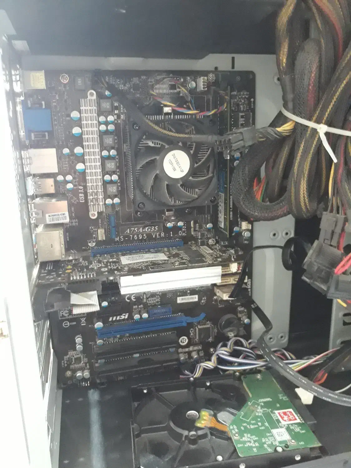 رم ۴ گیگ ۱۳۳۳ و کیبورد مکانیکی و کیبورد عادی|قطعات و لوازم جانبی رایانه|تهران, استخر|دیوار