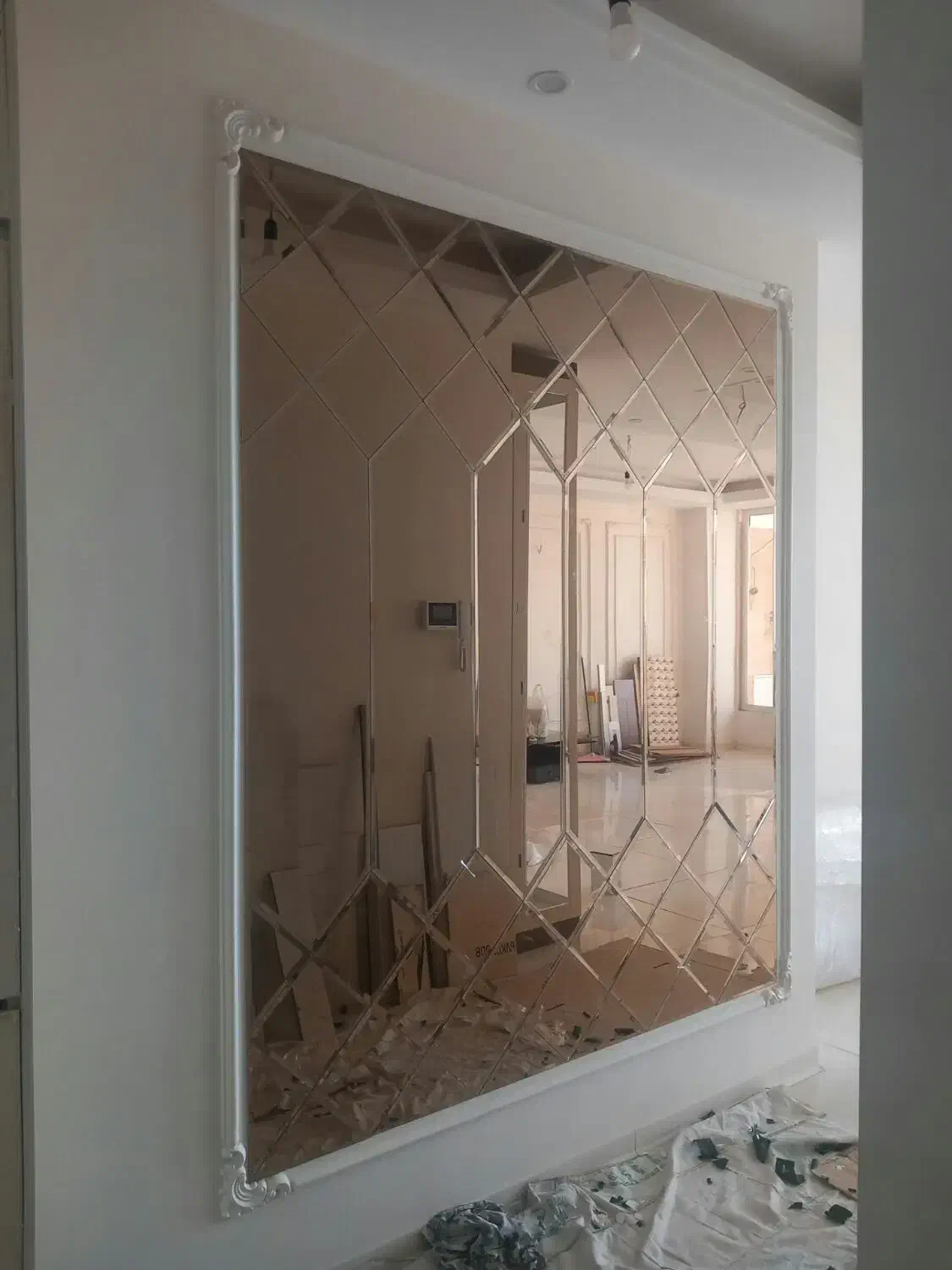 اینه|آینه|کرج, چهارصد دستگاه|دیوار