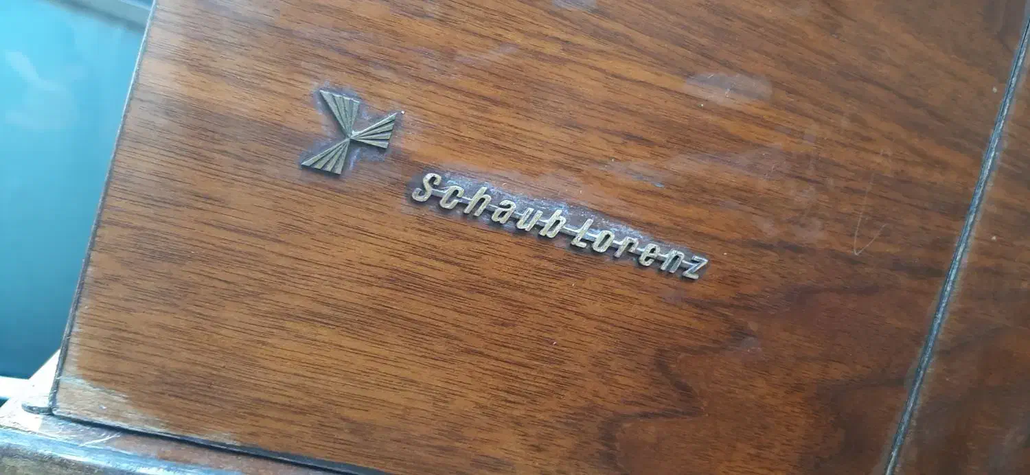 تلویزیون عتیقه و قدیمی|کلکسیون اشیاء عتیقه|اندیشه, اندیشه فاز ۳|دیوار