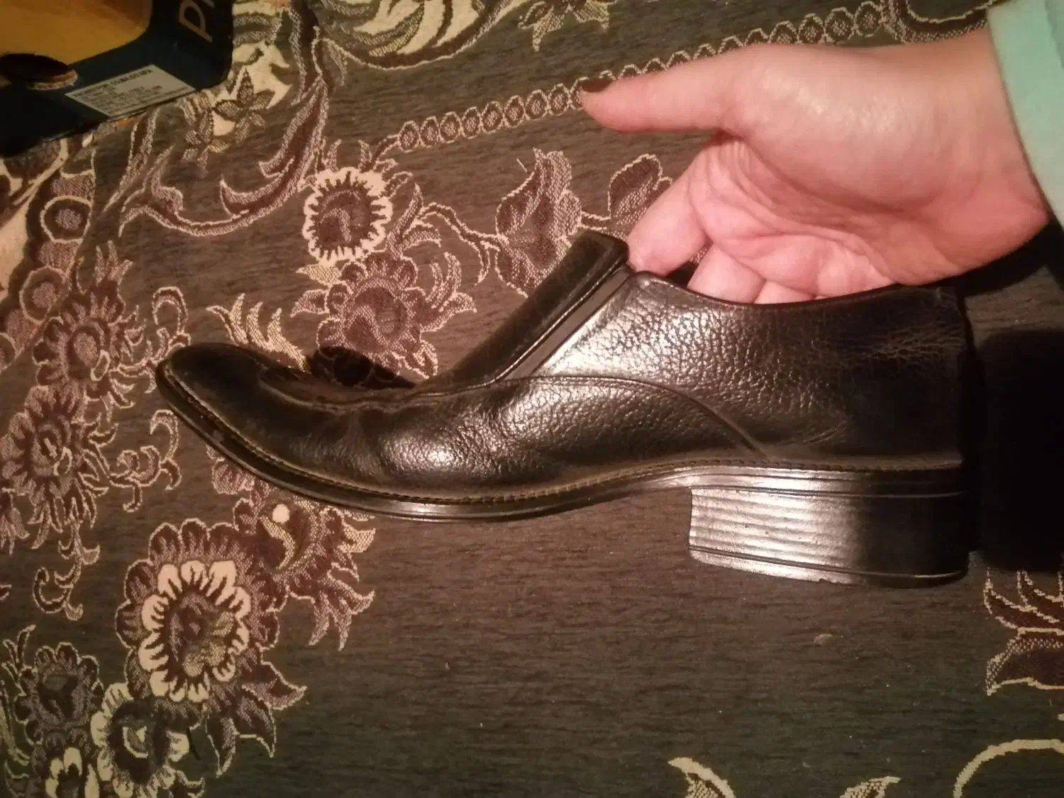 کفش ورنی|کیف، کفش، کمربند|رشت, استقامت ۱|دیوار