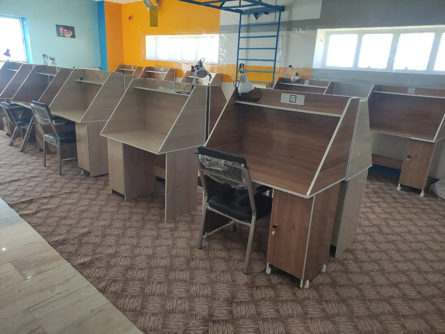 میز مطالعاتی جهت پانسیون و فضا کار اشتراکی|میز تحریر و کامپیوتر|شهرکرد, |دیوار