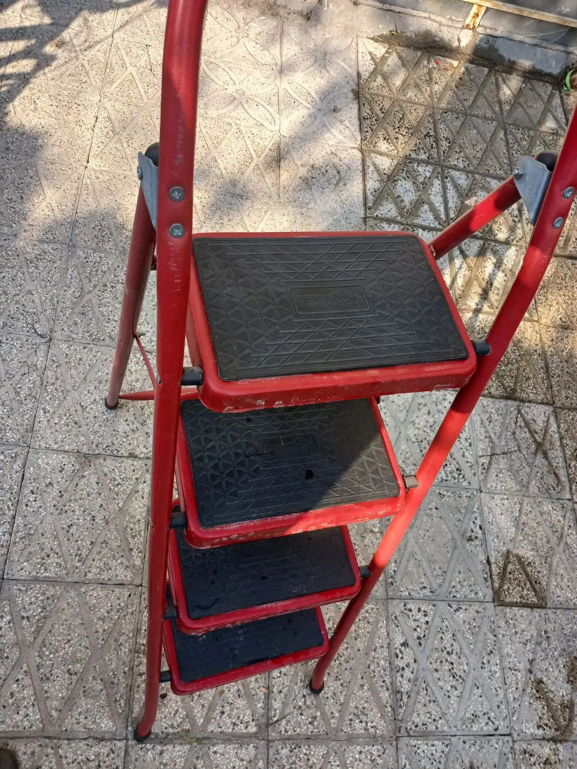 نردبان ۴ پله|ابزارآلات|ری, علایین|دیوار