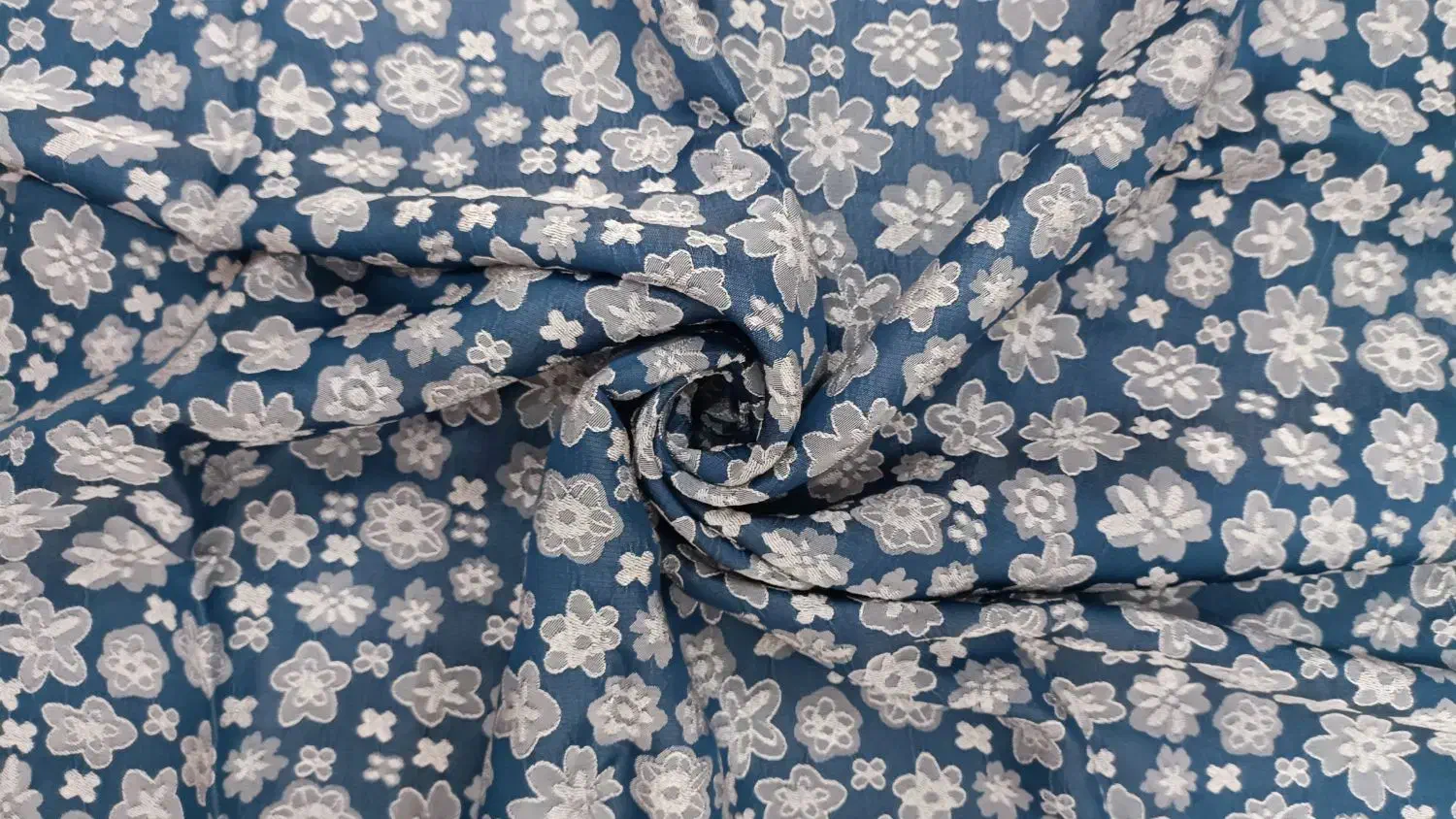 پارچه ژاکارد و چادر مشکی|لباس|بروجن, |دیوار