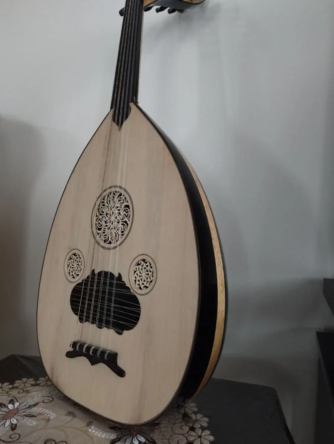 عود ترک|سازهای سنتی|فردیس, فردیس|دیوار