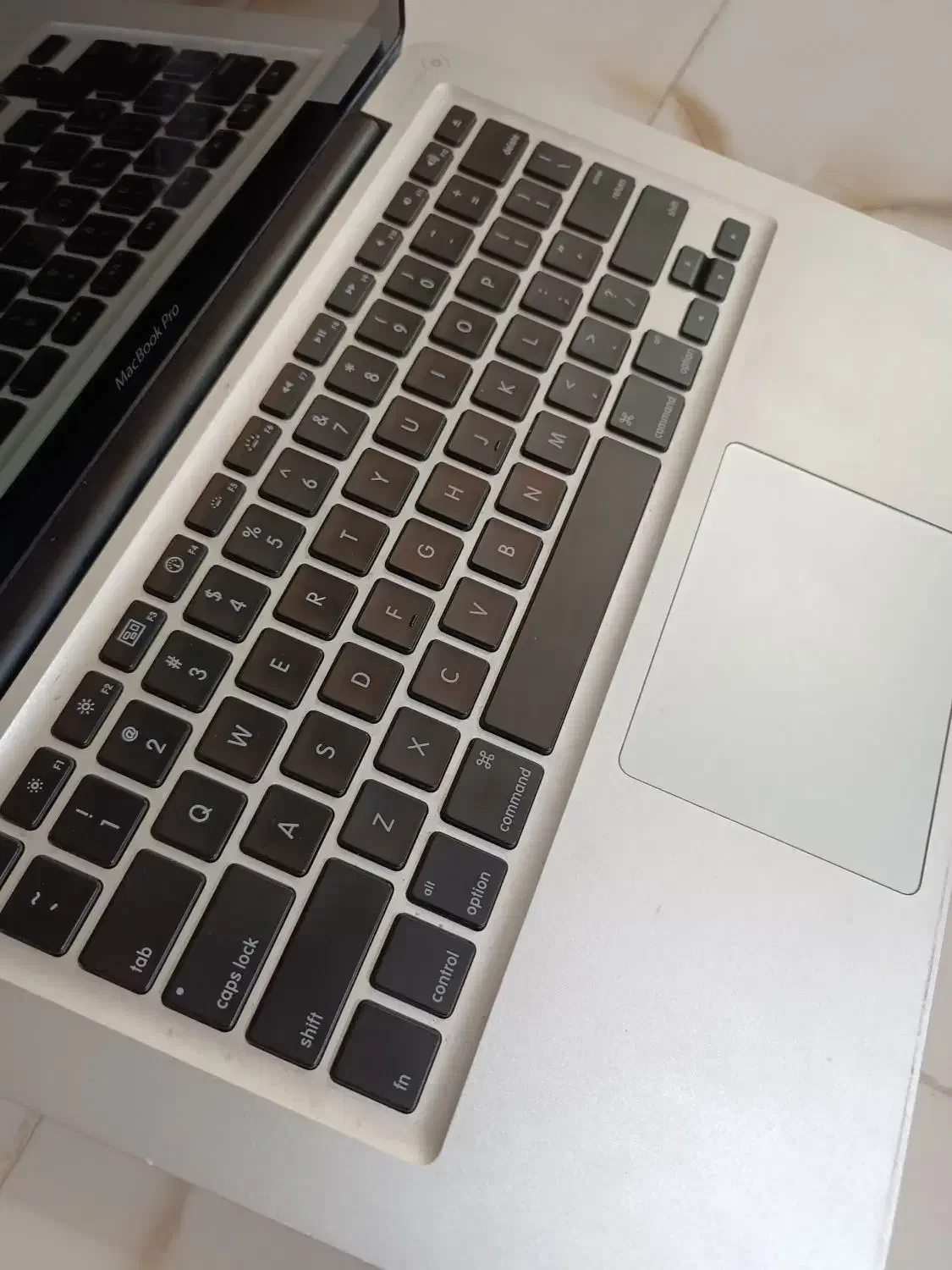 مک بوک پرو|رایانه همراه|شیراز, ریشمک|دیوار