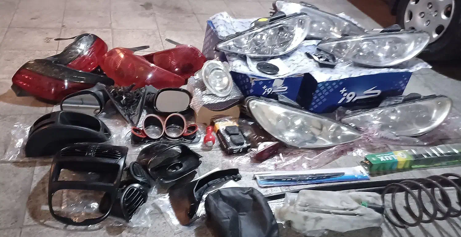 لوازم پژو ۲۰۶ ( جدا و تکی هم میفرشم )|قطعات یدکی و لوازم جانبی|کرج, شاهینویلا|دیوار