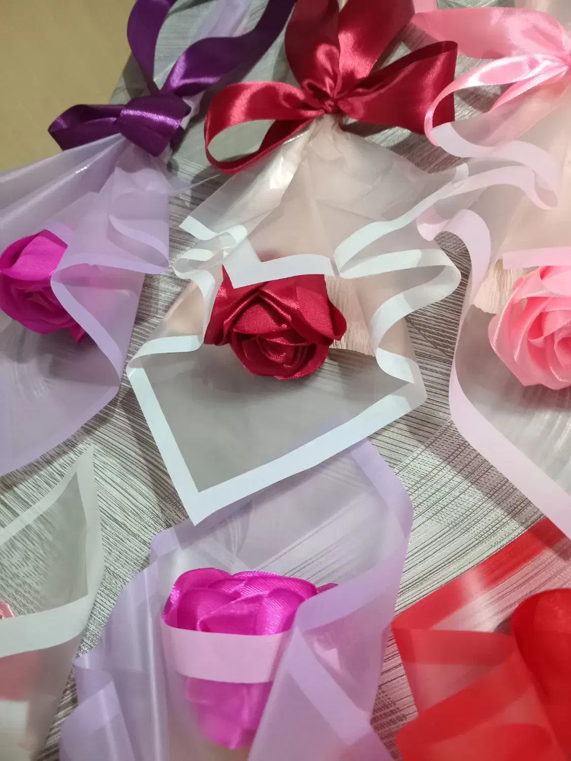 گل روبانی تک شاخه|صنایع دستی و سایر لوازم تزئینی|بندر انزلی, امامزاده|دیوار