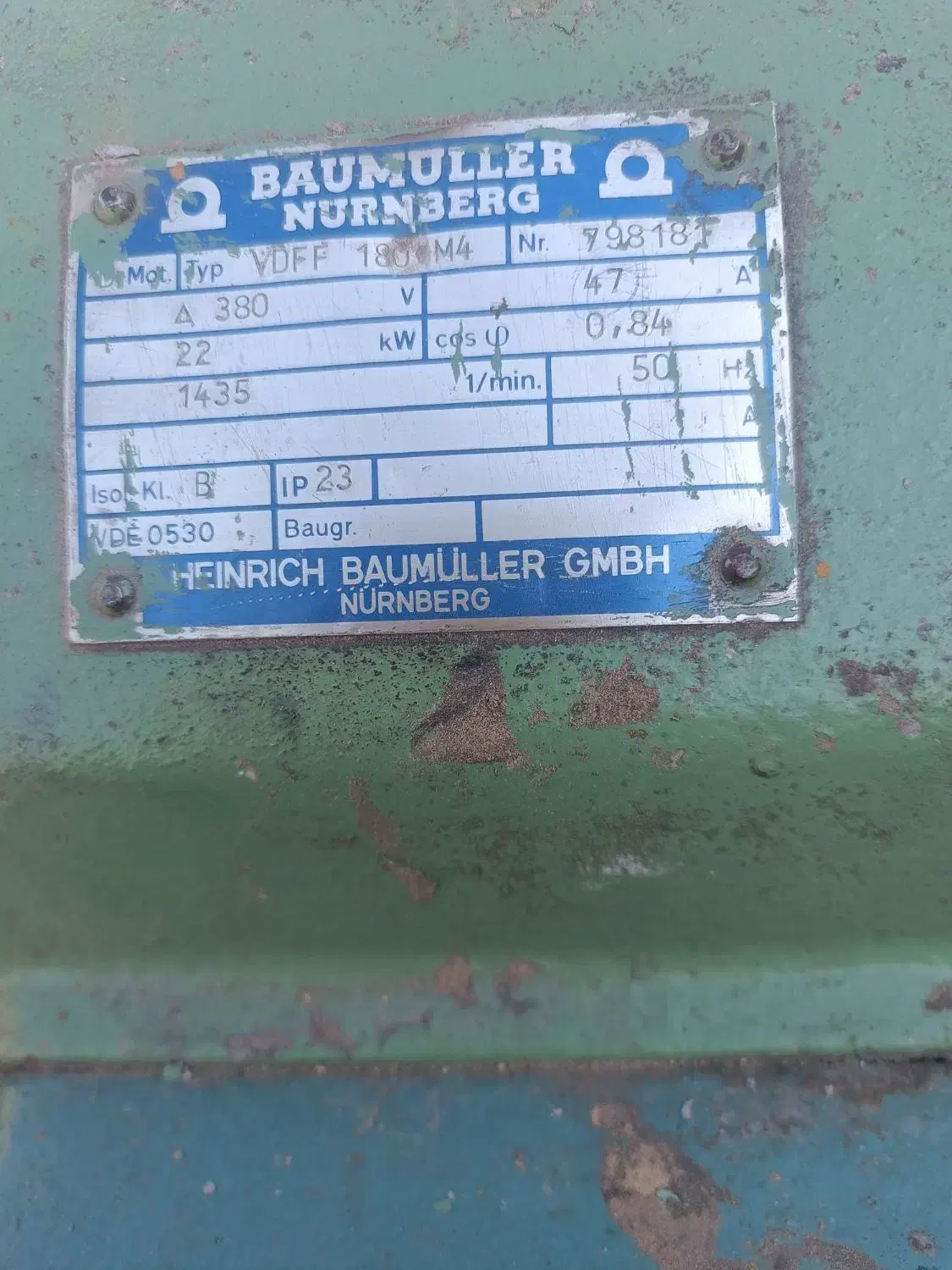 یک عدد دینام سه فاز|ماشینآلات صنعتی|سبزوار, کهنه آب|دیوار